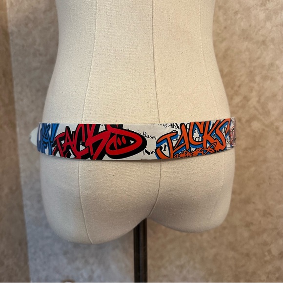 The Streets of New York Graffiti Spray Pain Leather Belt - Picture 4 of 6